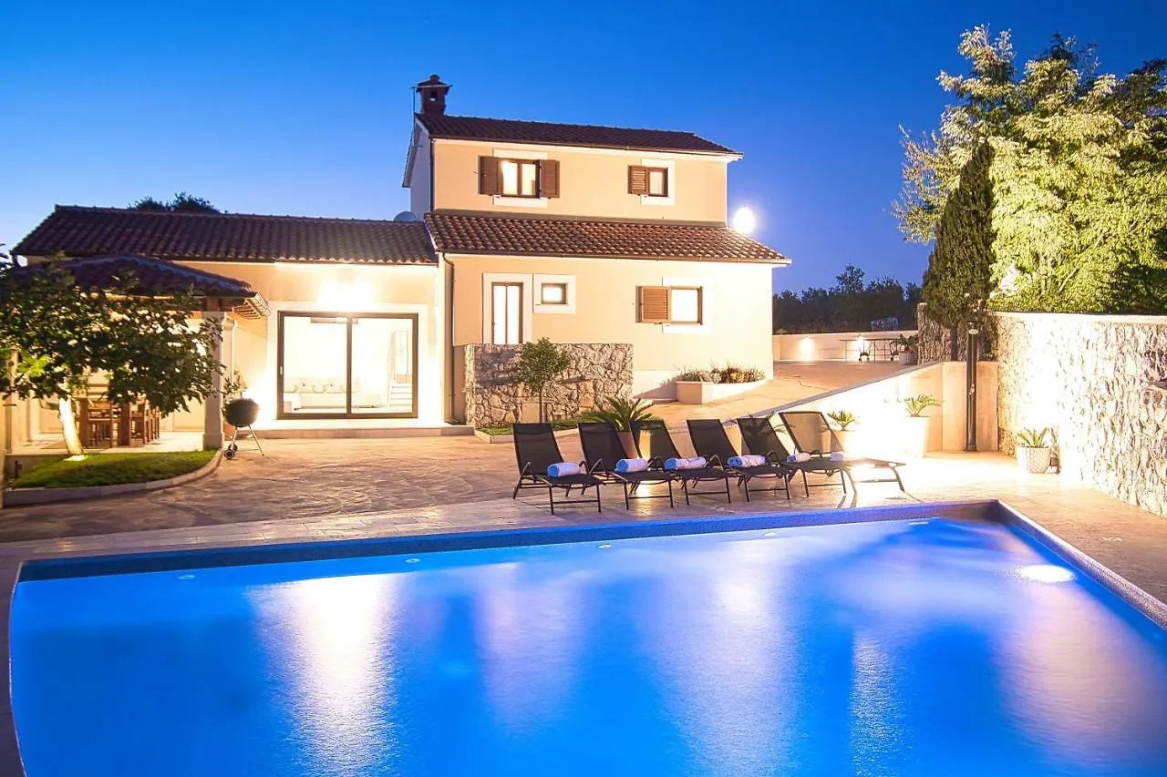 Gorgeous Pool Villa With A Fenced Garden Žminj