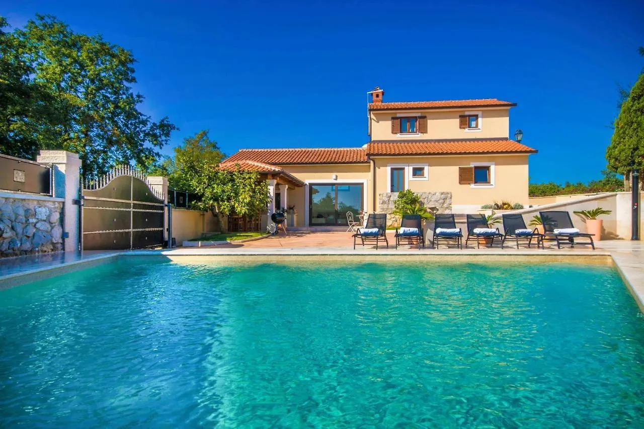 Gorgeous Pool Villa With A Fenced Garden Žminj