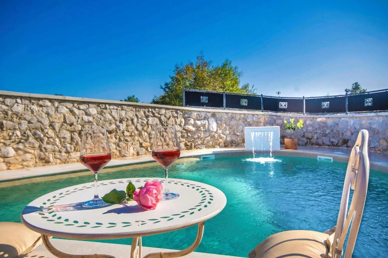 Gorgeous Pool Villa With A Fenced Garden Žminj