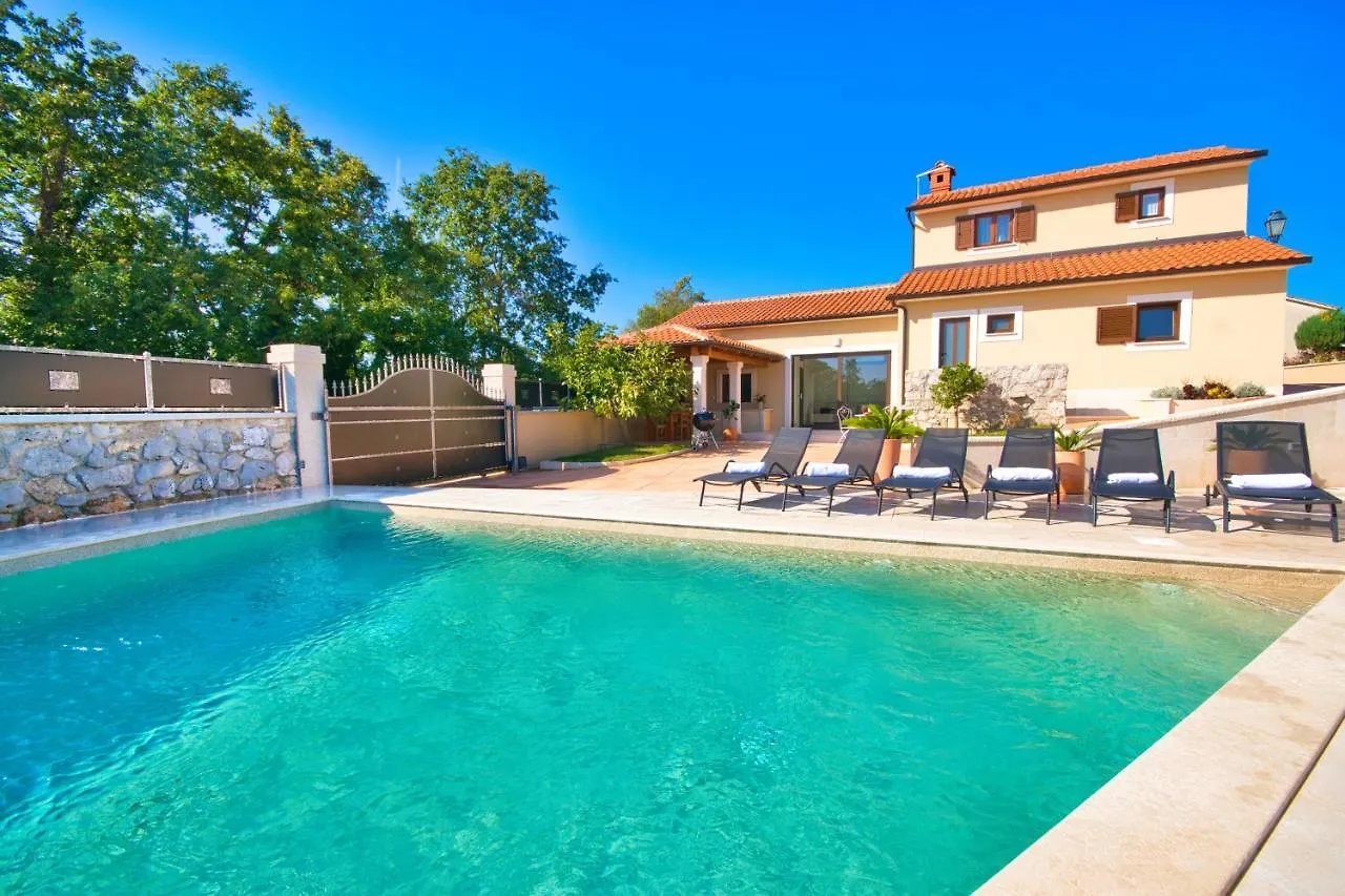 Gorgeous Pool Villa With A Fenced Garden Žminj